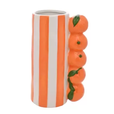 Caneca de cerâmica com riscas laranja e branco e punho com tangerinas em relevo
