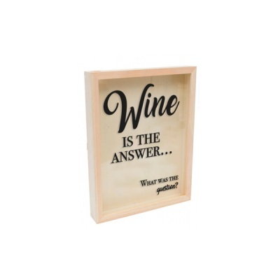 Quadro decorativo em madeira com texto em inglês sobre vinho.