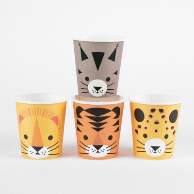 Copos de papel coloridos com desenhos de faces de animais: tigre, leão, onça e gato.