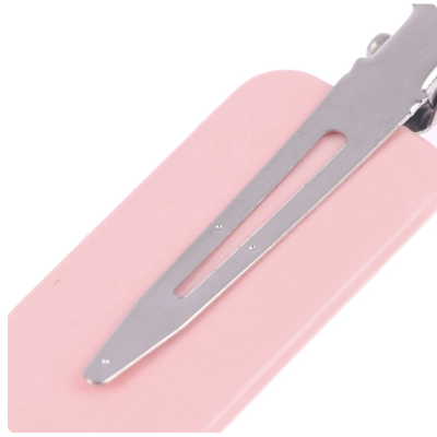 Clipe de cabelo rosa com fecho metálico