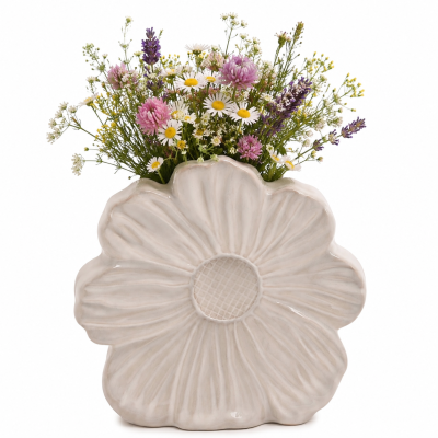 Vaso de cerâmica bege em forma de flor com flores coloridas