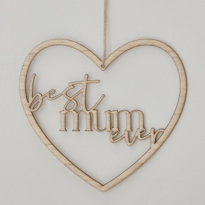 Decoração pendente em madeira em forma de coração com texto 'best mum ever'
