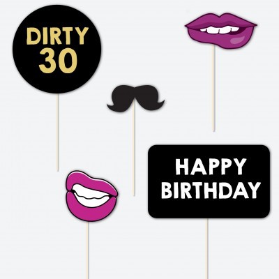 Conjunto de adereços de festa com lábios, bigode e sinais de aniversário com texto