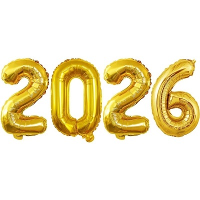 Balões metálicos dourados formando o número 2026