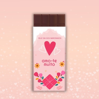 Barra de chocolate com embalagem rosa e coração para Dia dos Namorados