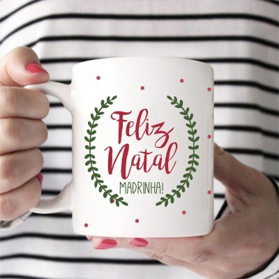 Caneca branca com design de Natal e texto Feliz Natal Madrinha