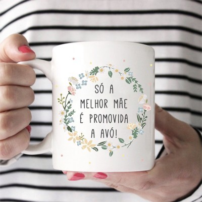 Caneca branca com texto e decoração floral colorida