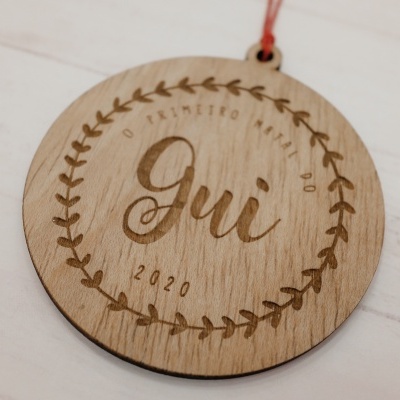 Ornamento redondo de madeira com gravação a laser para Natal com texto em português