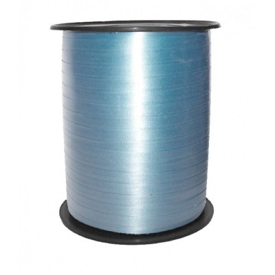 Rolo de fita decorativa azul clara em carretel preto