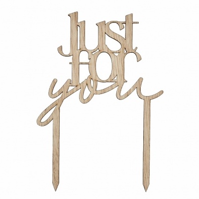 Decoração em madeira com a frase 'Just for you'