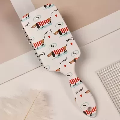 Escova de cabelo estampada com cães, palavras 'woof', ossos e corações