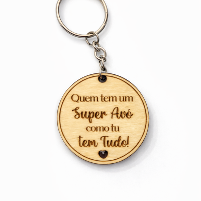Chaveiro em madeira redondo com texto em português para avó.