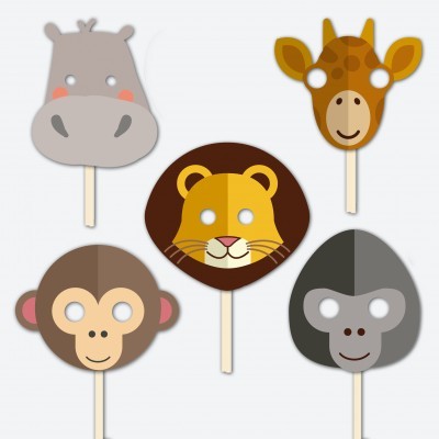Cinco máscaras infantis de animais em papel colorido em pau