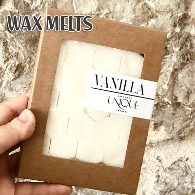 Caixa de wax melts branca em embalagem castanha com etiqueta VANILLA UNIQUE