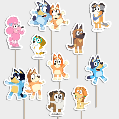 Figuras de cartão coloridas com personagens de cães em diferentes poses montadas em varetas de madeira.