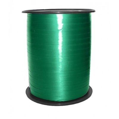 Rolo de fita decorativa verde metálica enrolada num carretel preto