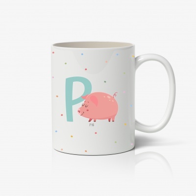 Caneca branca com desenho de porco rosa e letra P verde