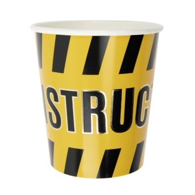 Copo de papel amarelo com riscas pretas e texto 'ASTRUC'