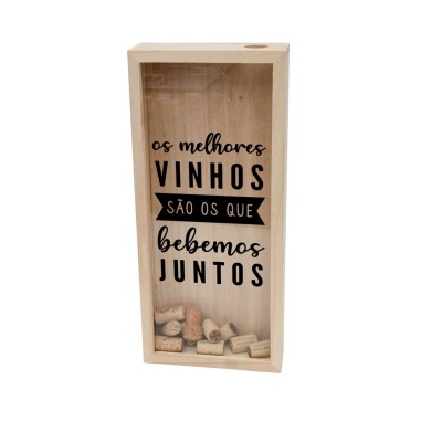 Caixa de madeira com rolhas e texto decorativo sobre vinhos.
