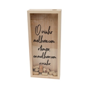 Caixa de madeira com tampa de vidro e rolhas no interior com texto em português