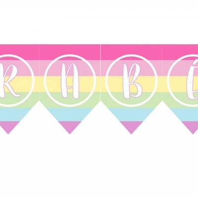 Bandeirola arco-íris com texto PRINCESS e unicórnios em cada lado