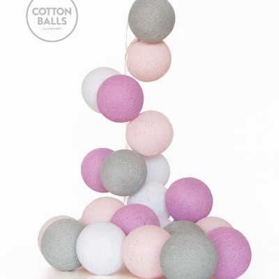 Bolas de algodão decorativas coloridas empilhadas