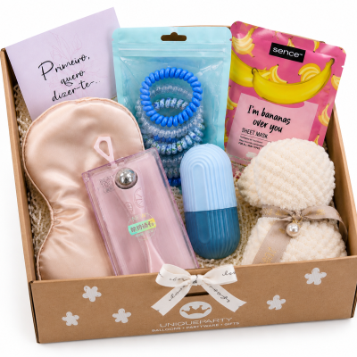 Caixa de presente com máscara de dormir, máscara facial, acessórios para cabelo, esponja, rolo de tecido e cartão lilás