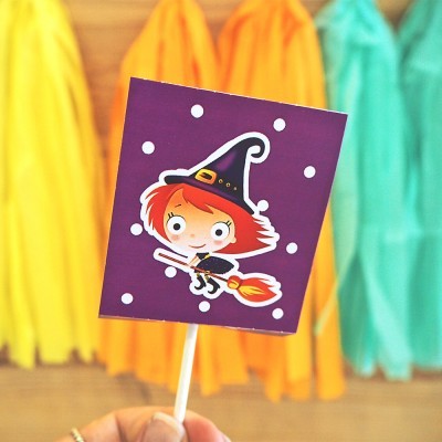 Cartão decorativo com ilustração de bruxinha