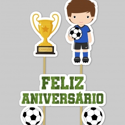 Toppers de bolo com tema de futebol, menino, bola, troféu e texto FELIZ ANIVERSÁRIO