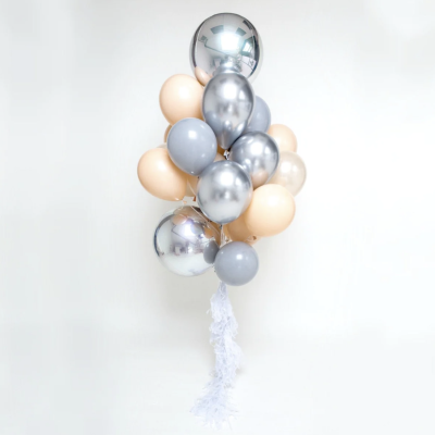 Conjunto de balões decorativos cinza, creme e prata espelhado