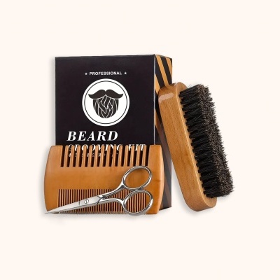 Kit de cuidados para barba com escova, pente, tesoura e caixa preta profissional.
