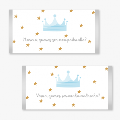 Embalagens de chocolate branco com corona azul e estrelas douradas, texto convite padrinho e madrinha