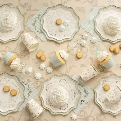 Conjunto de loiça decorativa em porcelana com padrão dourado e azul claro