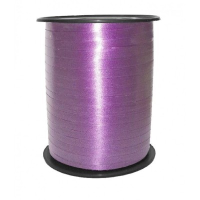 Rolo de fita metálica roxa brilhante em carretel preto