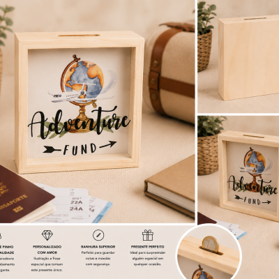 Cofre de madeira clara com ilustração e texto Adventure Fund em contexto de viagem