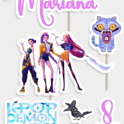 Toppers de bolo com personagens, texto Parabéns Mariana, K-Pop Demon Hunters, 8 anos
