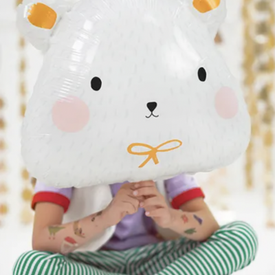 Balão de rosto de urso branco com detalhes amarelos e rosa