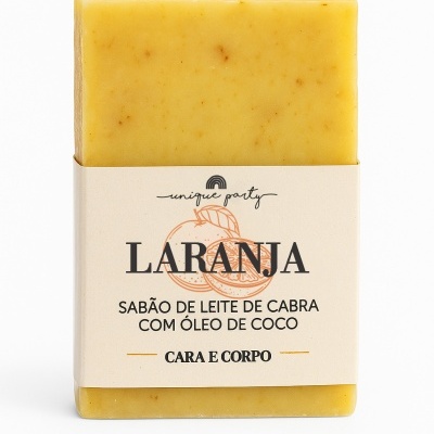 Sabonete laranja com embalagem branca e texto, para rosto e corpo