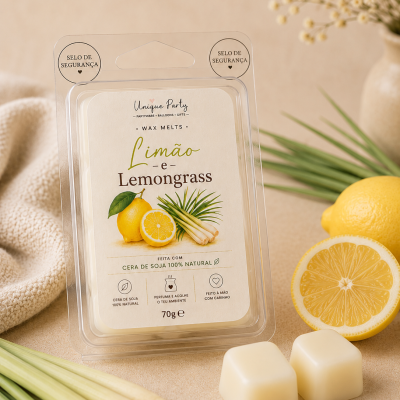Cera em barra para derreter Limão e Lemongrass da Unique Party em embalagem plástica com limões e erva de limão ao fundo