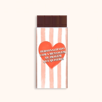 Barra de chocolate com embalagem personalizada com texto em coração vermelho