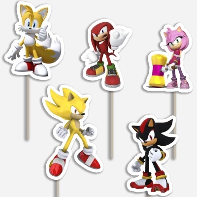 Figuras recortadas de personagens de videojogo em palitos de madeira