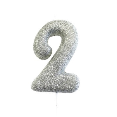 Vela prateada número 2 com glitter em fundo branco
