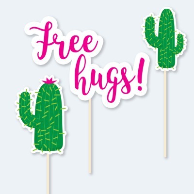 Toppers para festas com desenhos de cactos verdes e a frase 'Free hugs!' em cor-de-rosa