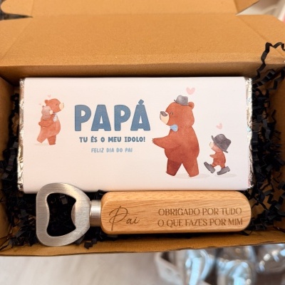 Caixa de presente com barra de chocolate e abridor de garrafas com gravação
