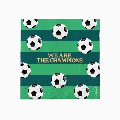 Guardanapo de papel verde com bolas de futebol e texto em dourado