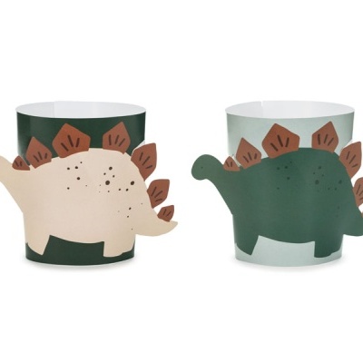 Dois copos de papel/cartão decorativos em forma de dinossauros, verde e bege, com detalhes castanhos
