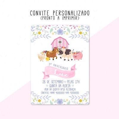 Convite de aniversário personalizado com ilustração de animais da quinta e celeiro rosa em fundo branco com moldura floral.