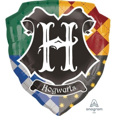 Balão decorativo em formato de escudo com letra H e palavras Hogwarts