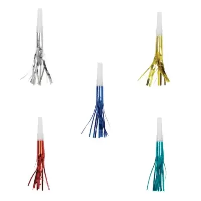 Cinco apitos de festa coloridos com franjas metálicas em fundo branco