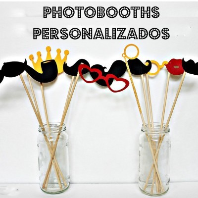 Adereços para photobooths em madeira ou cartão em frascos de vidro.